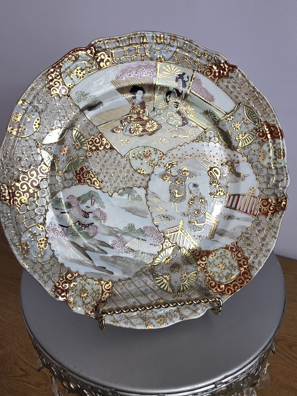 Vintage Japanese Kutani Decorative Stunning Porcelain Plate Gold Accents 8 1/2in